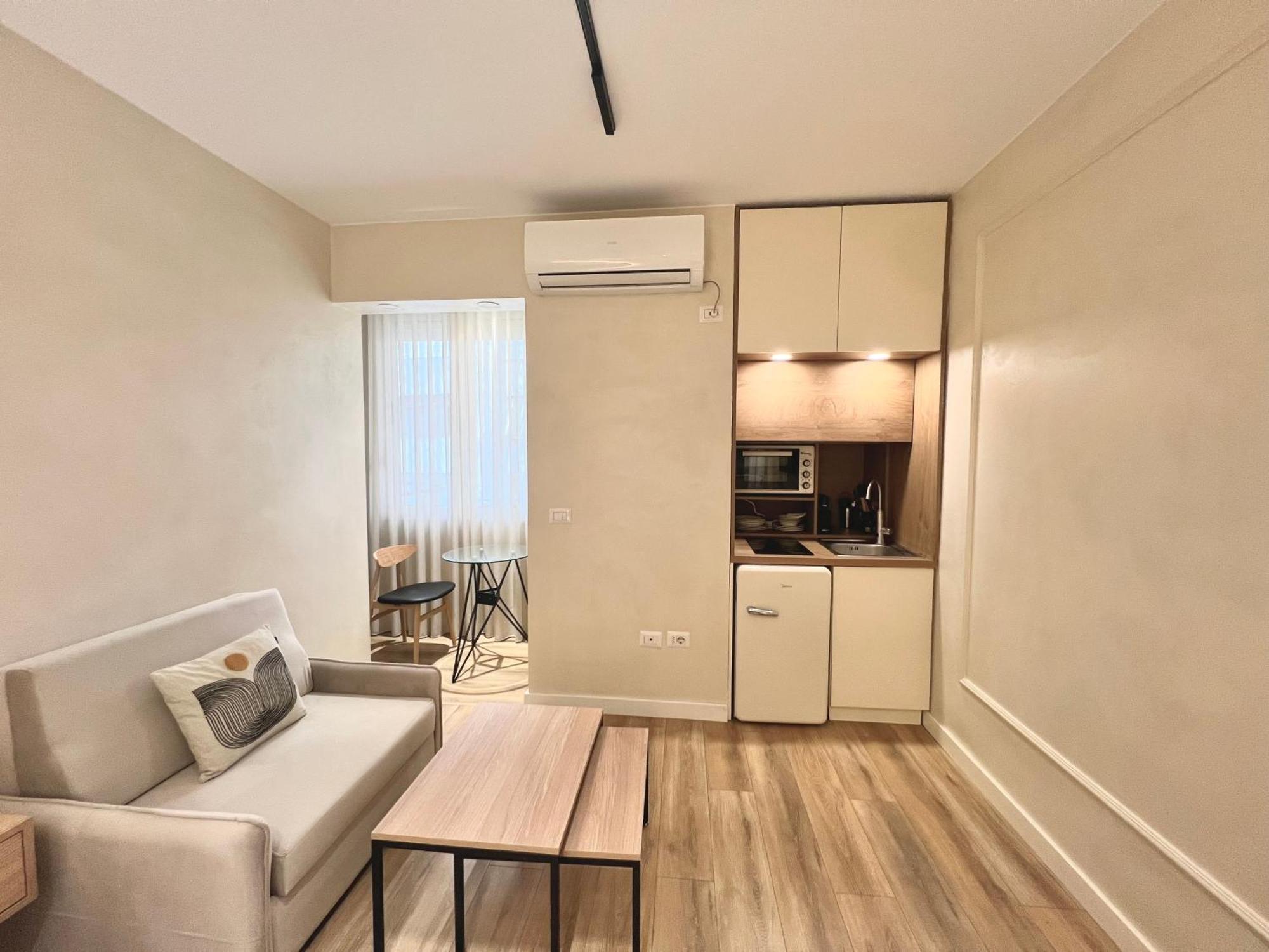 Syncron Apartments In The Center Of Tirana Buitenkant foto