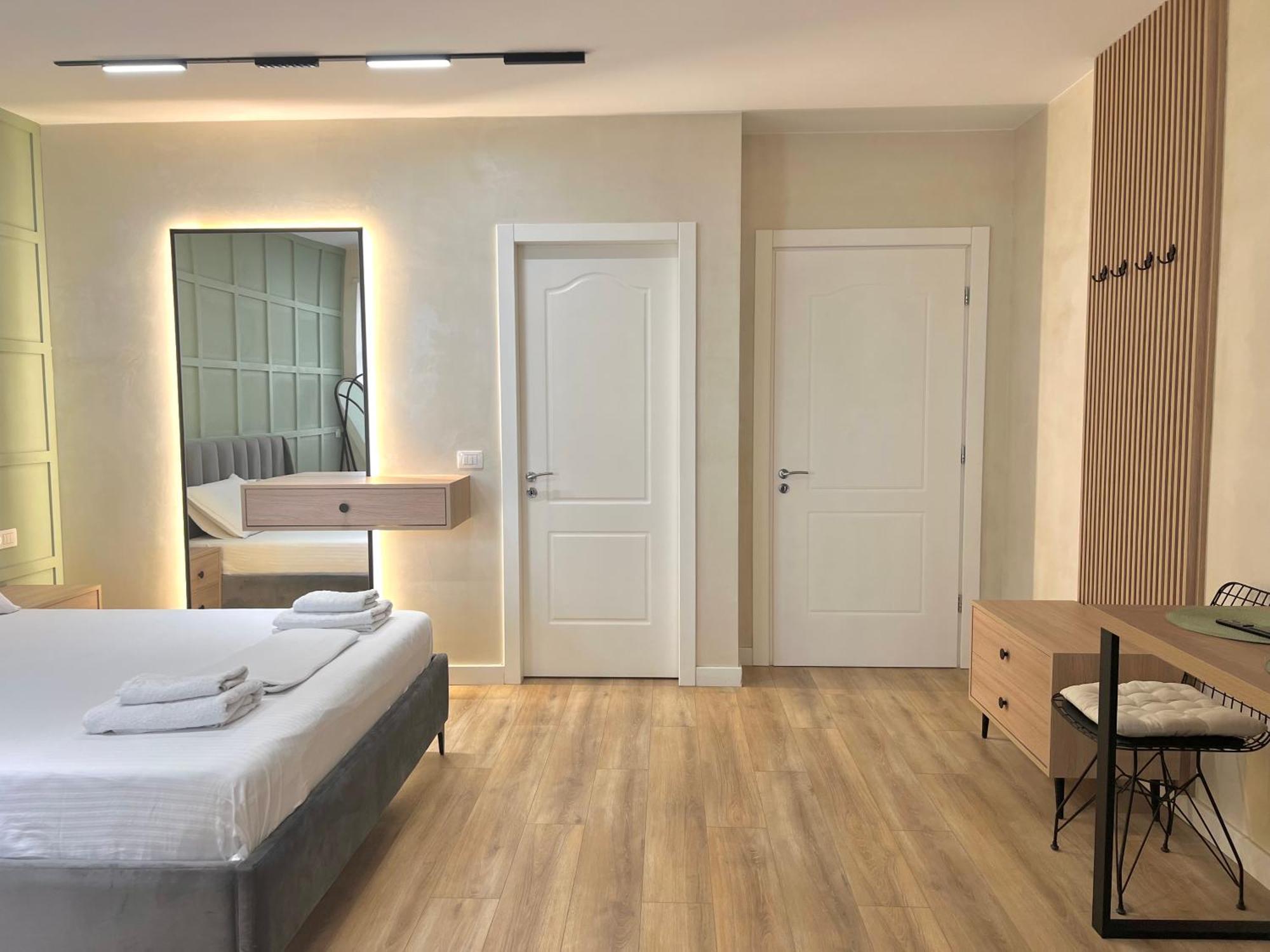 Syncron Apartments In The Center Of Tirana Buitenkant foto
