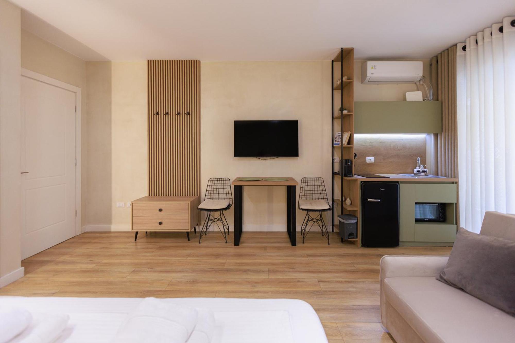 Syncron Apartments In The Center Of Tirana Buitenkant foto