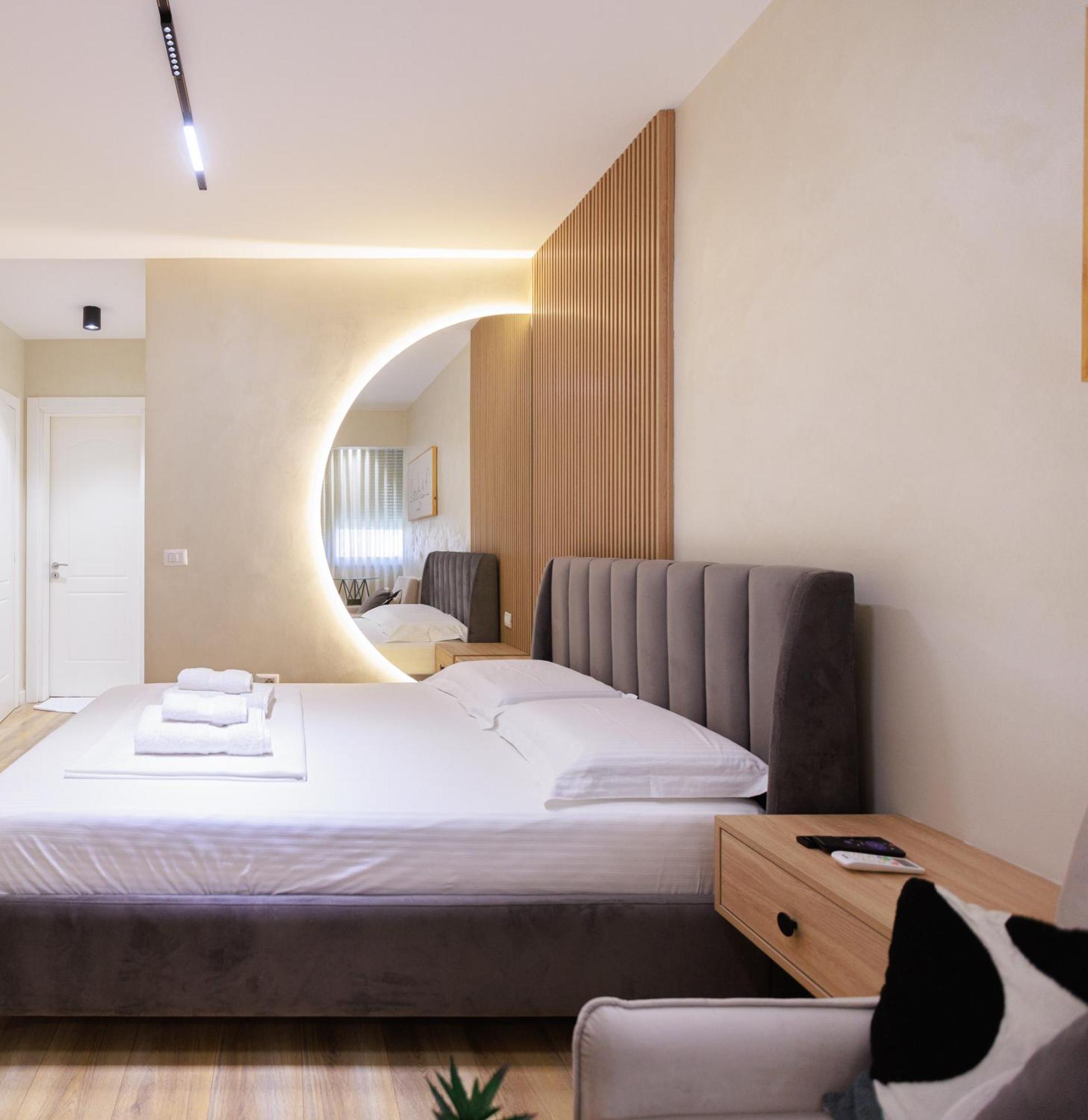 Syncron Apartments In The Center Of Tirana Buitenkant foto